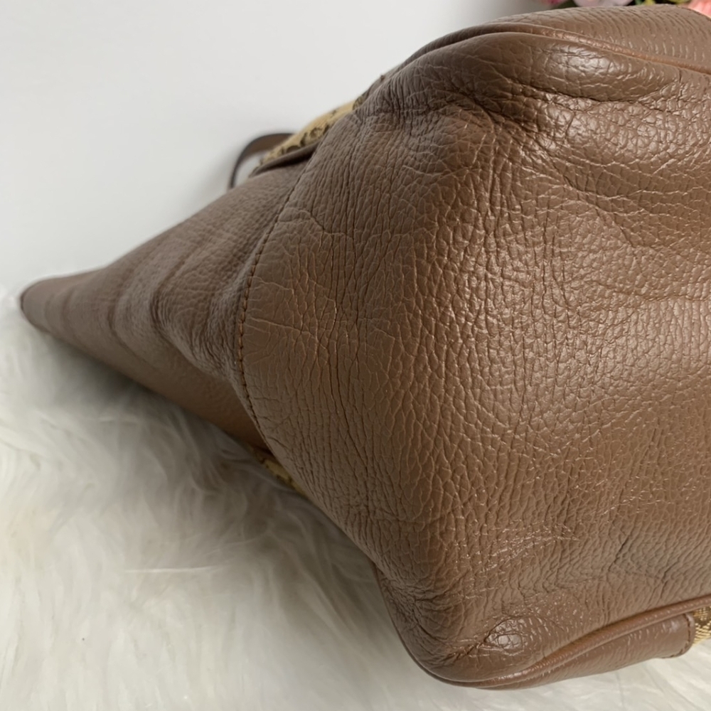 Gucci GG Canvas Bree Medium bag - Picture 12 of 17